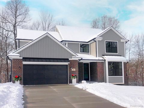 Photo of 486 Green Hill Lane, Lake Orion Village, MI 48360 (MLS # 20251056465)