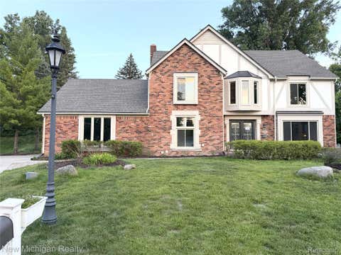 Photo of 650 Deerfield Court, Rochester Hills City, MI 48309 (MLS # 20261048680)