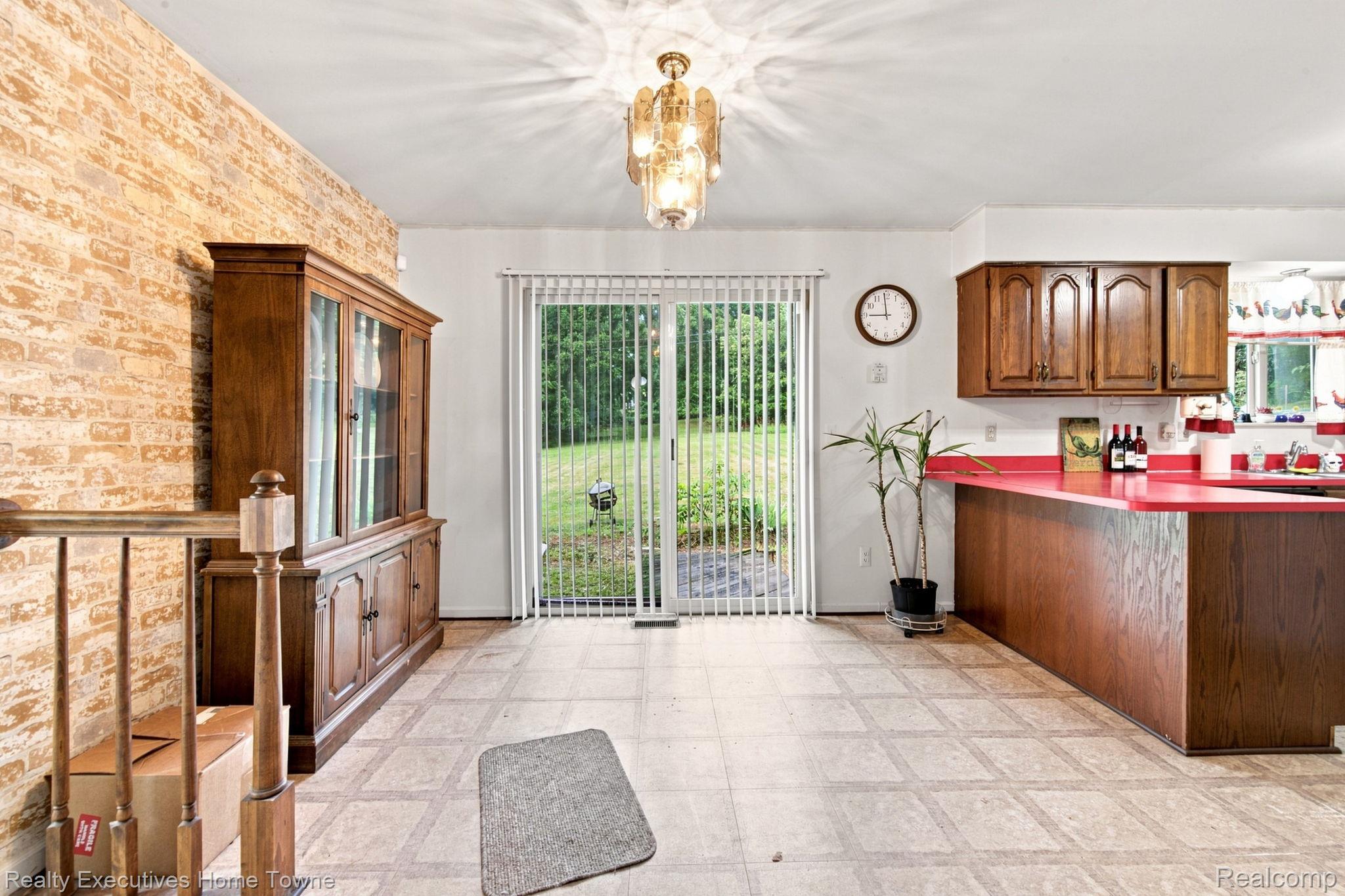 32 S Eastway Drive
