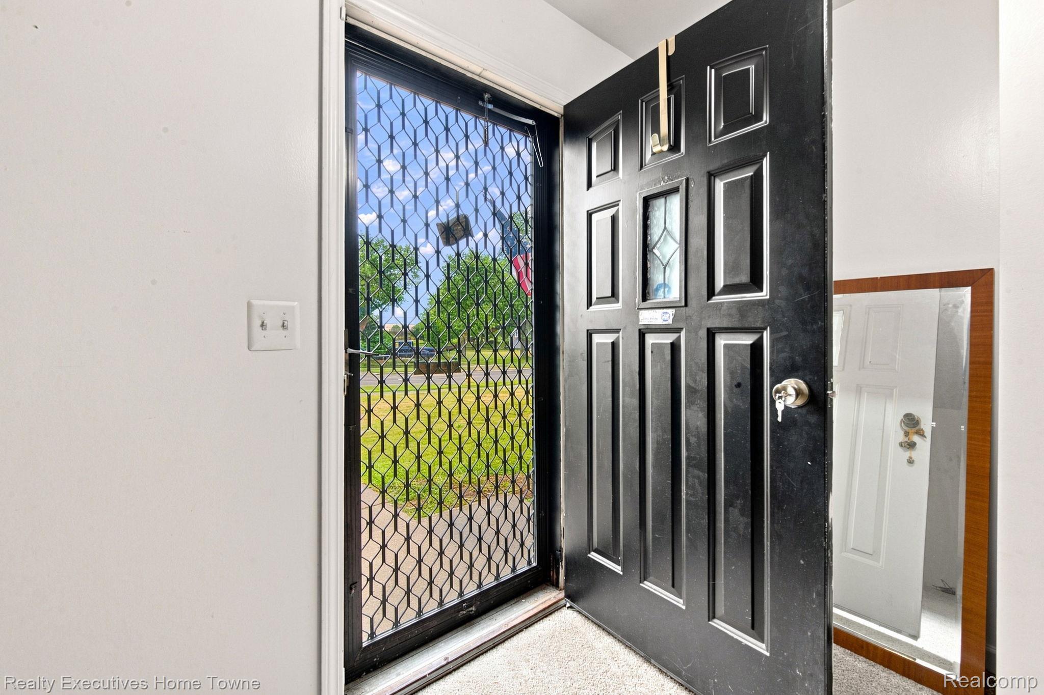 32 S Eastway Drive