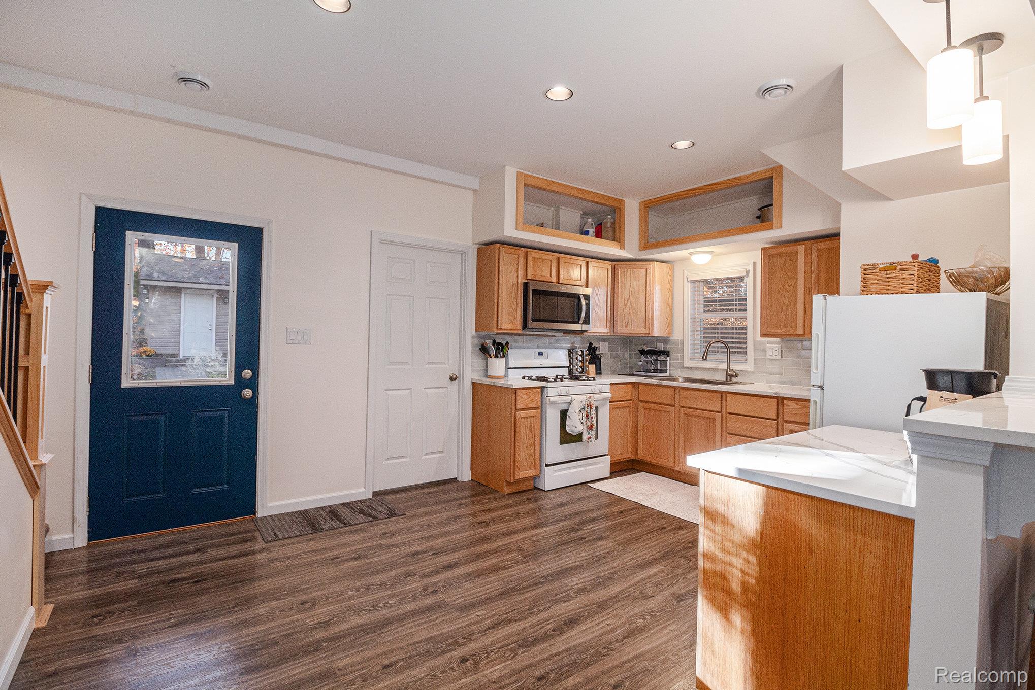 Milford, Michigan 48380, United States, 2 Bedrooms Bedrooms, ,2 BathroomsBathrooms,Residential,Active,242664