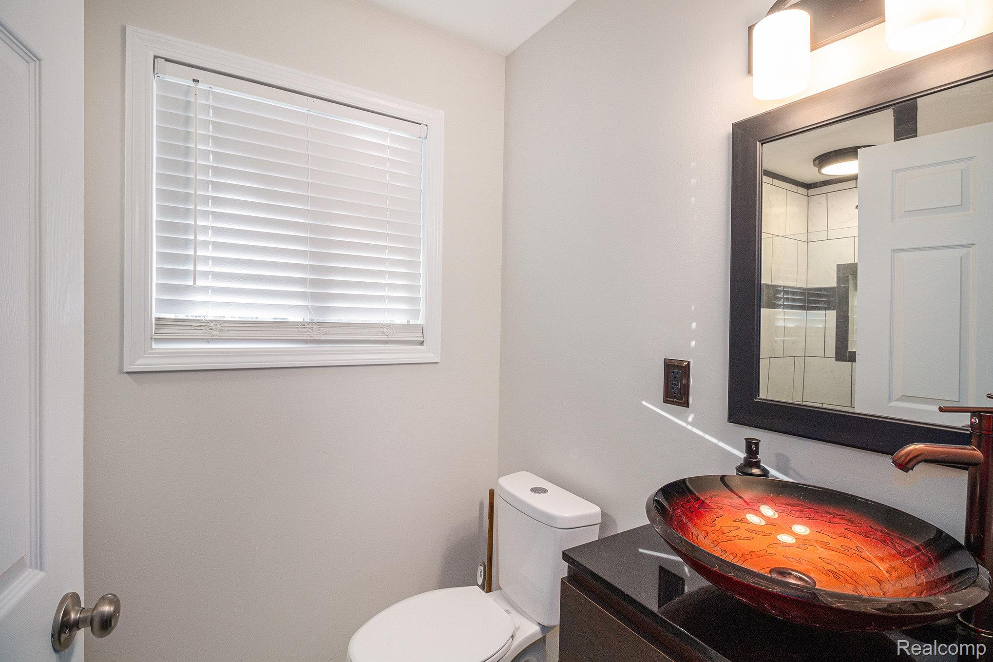 Milford, Michigan 48380, United States, 2 Bedrooms Bedrooms, ,2 BathroomsBathrooms,Residential,Active,242664