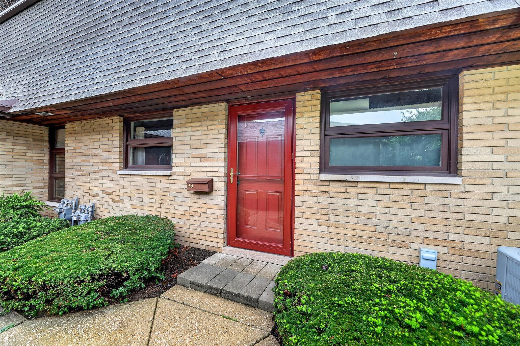2727 S Lakeshore Drive f23