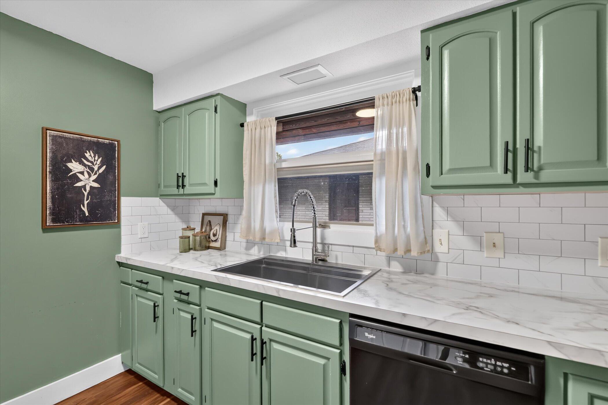 2727 S Lakeshore Drive f23