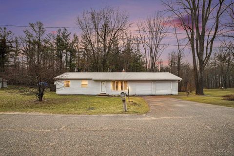 3305 Robertson Drive Beaverton City MI 48612