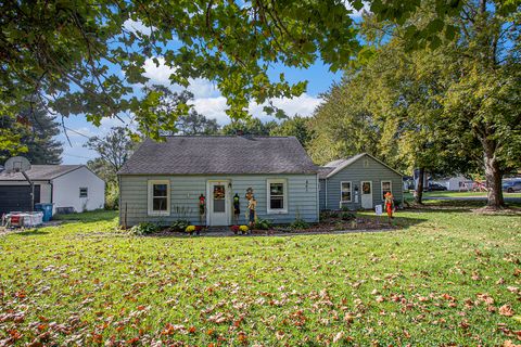 Photo of 801 W G Avenue W, Kalamazoo Charter Township, MI 49004 (MLS # 65025051272)