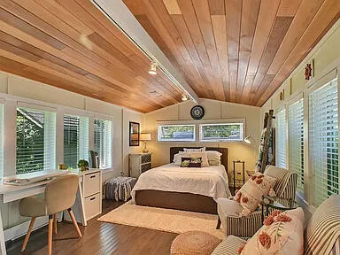 4614 Hopkins Lane