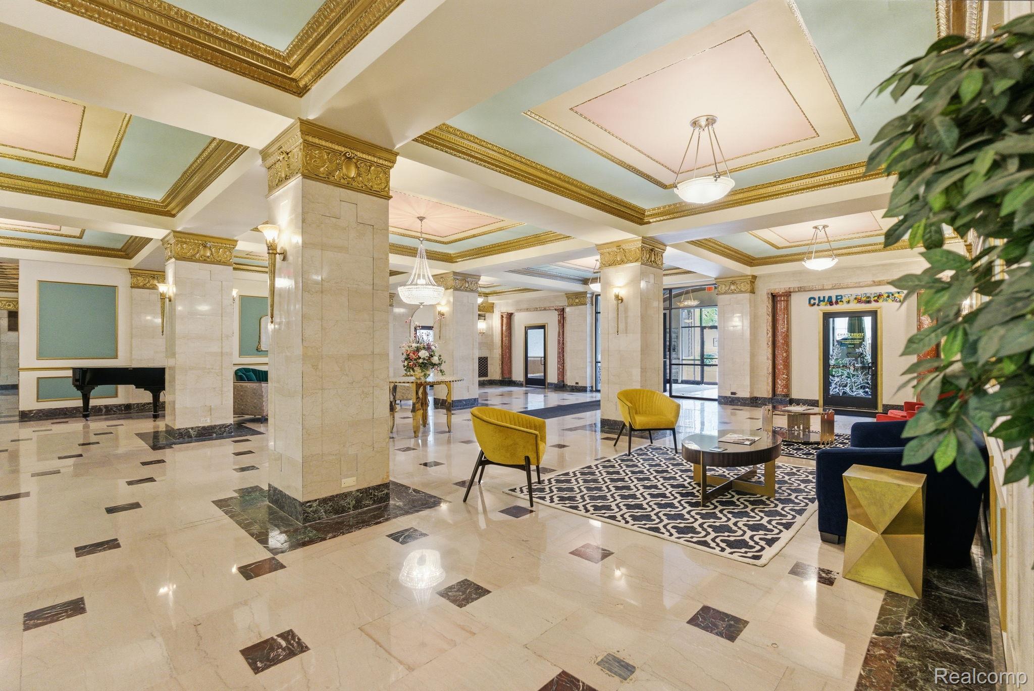 15 E Kirby Street 204