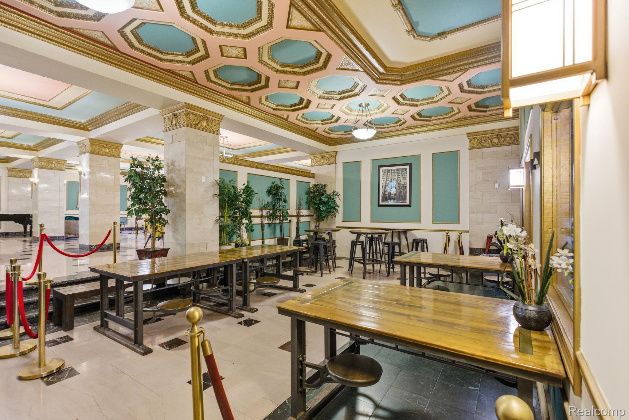 15 E Kirby Street 204