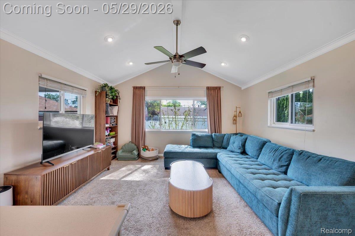 2934 N Altadena Avenue