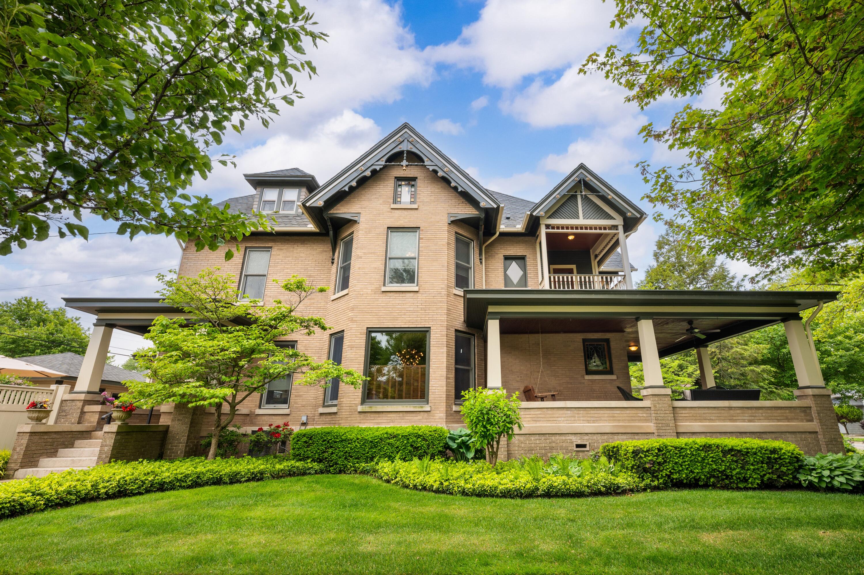 903 Lake Boulevard