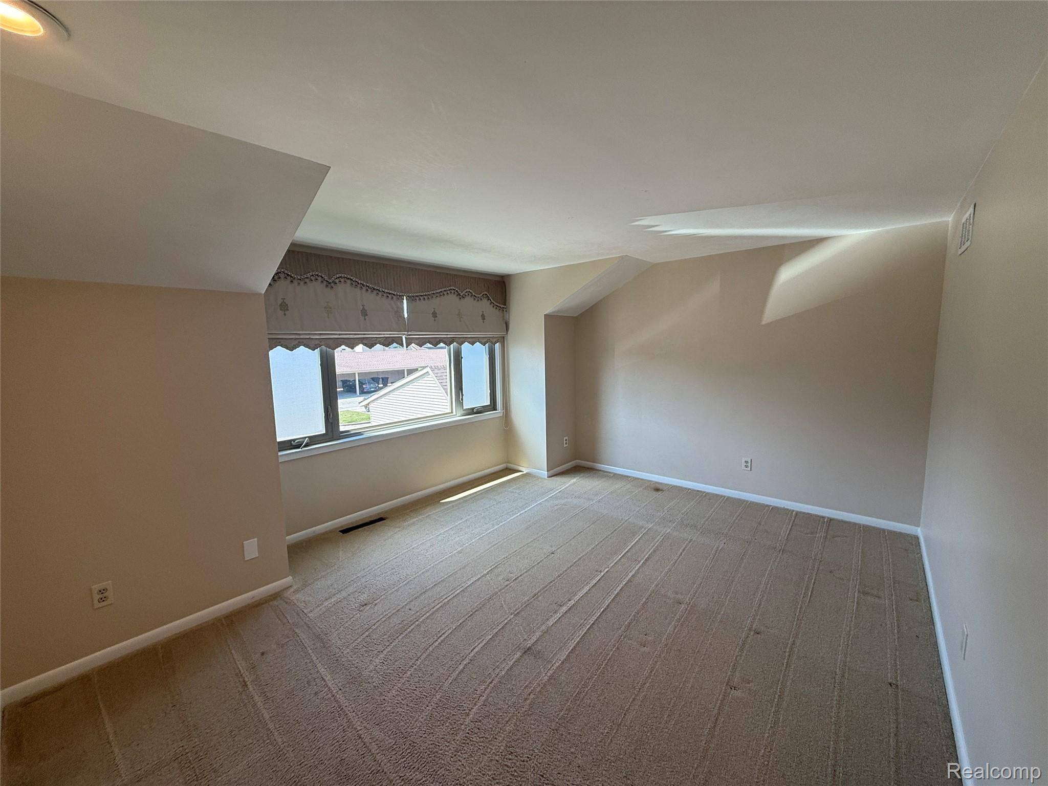 6352 LAURENTIAN Court