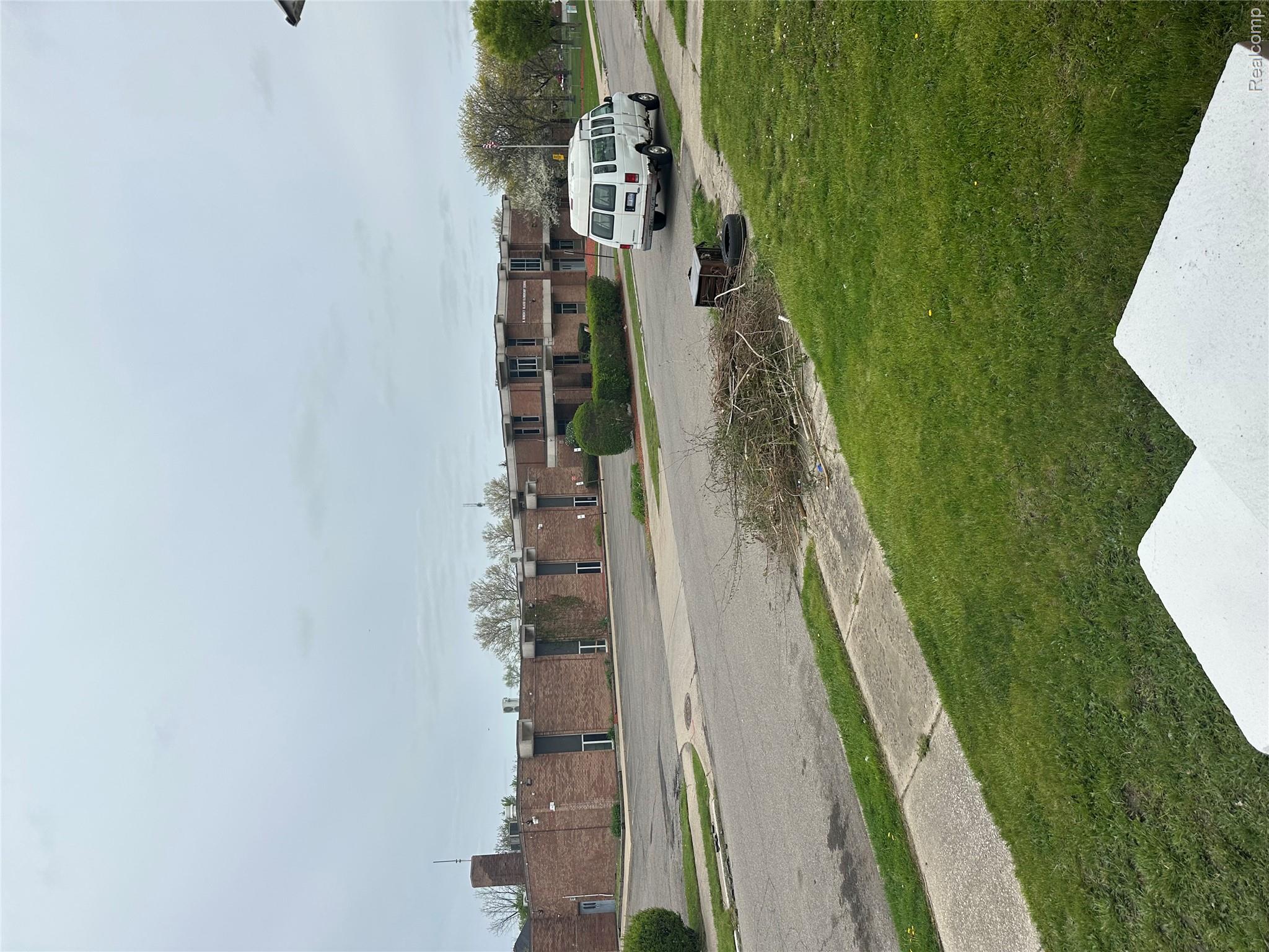 1976 LA BELLE Street