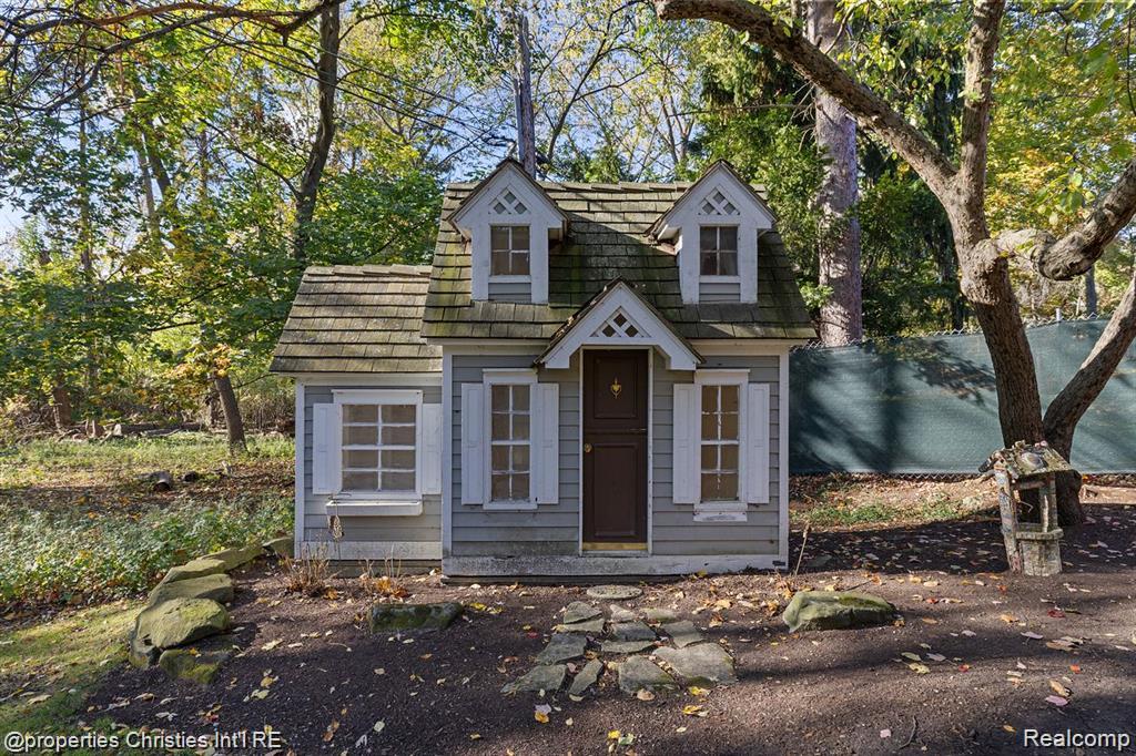 633 Hawthorne Street