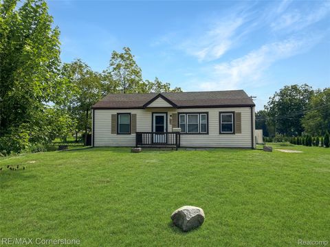 391 Arcola Street Inkster City MI 48141