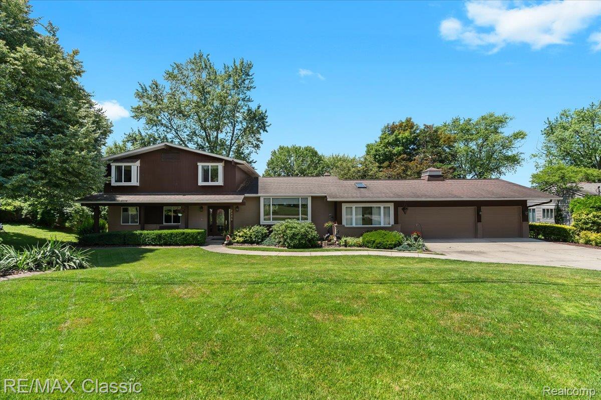 2838 Bay Drive