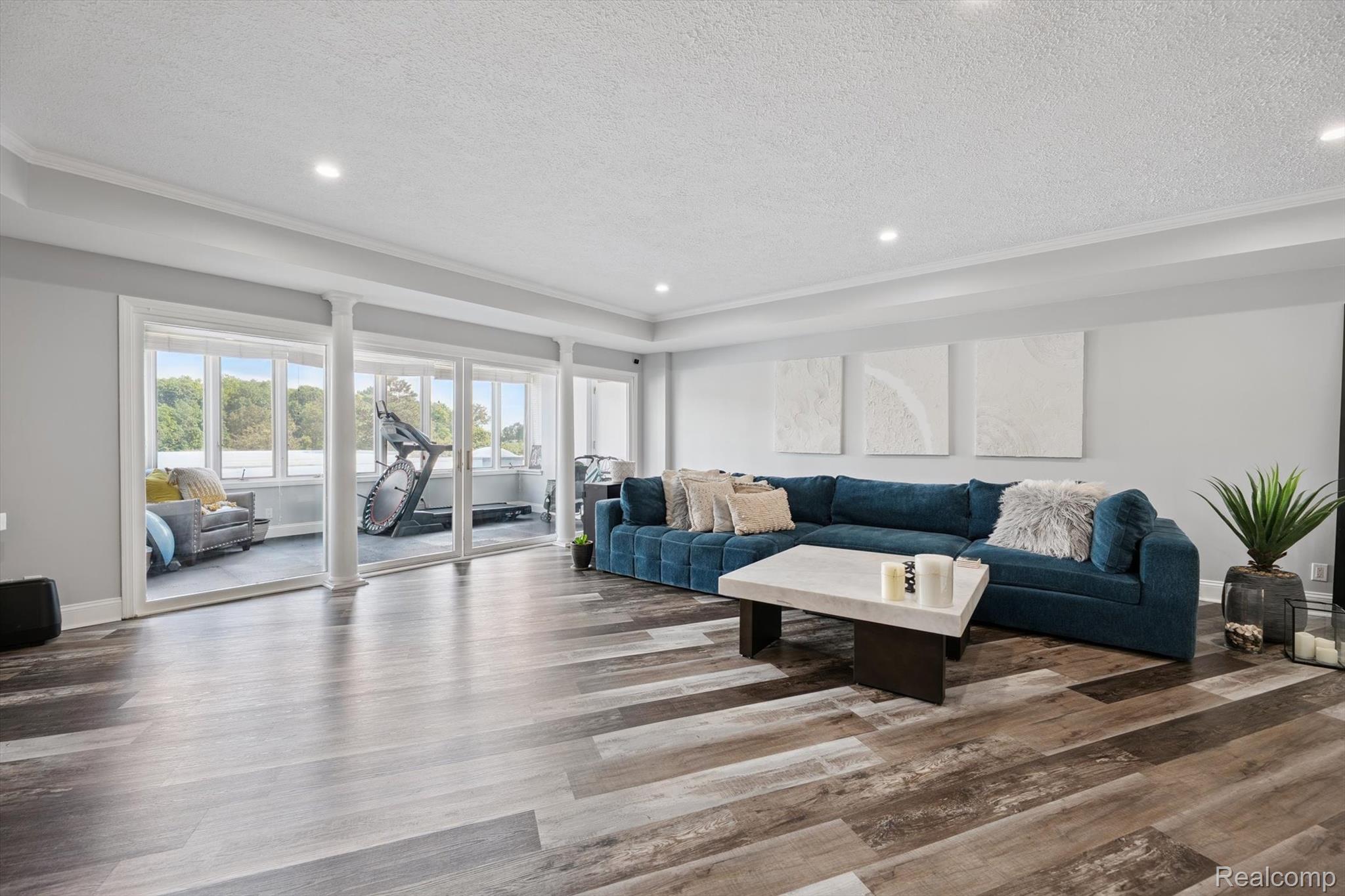 43050 12 Oaks Crescent Drive 2066