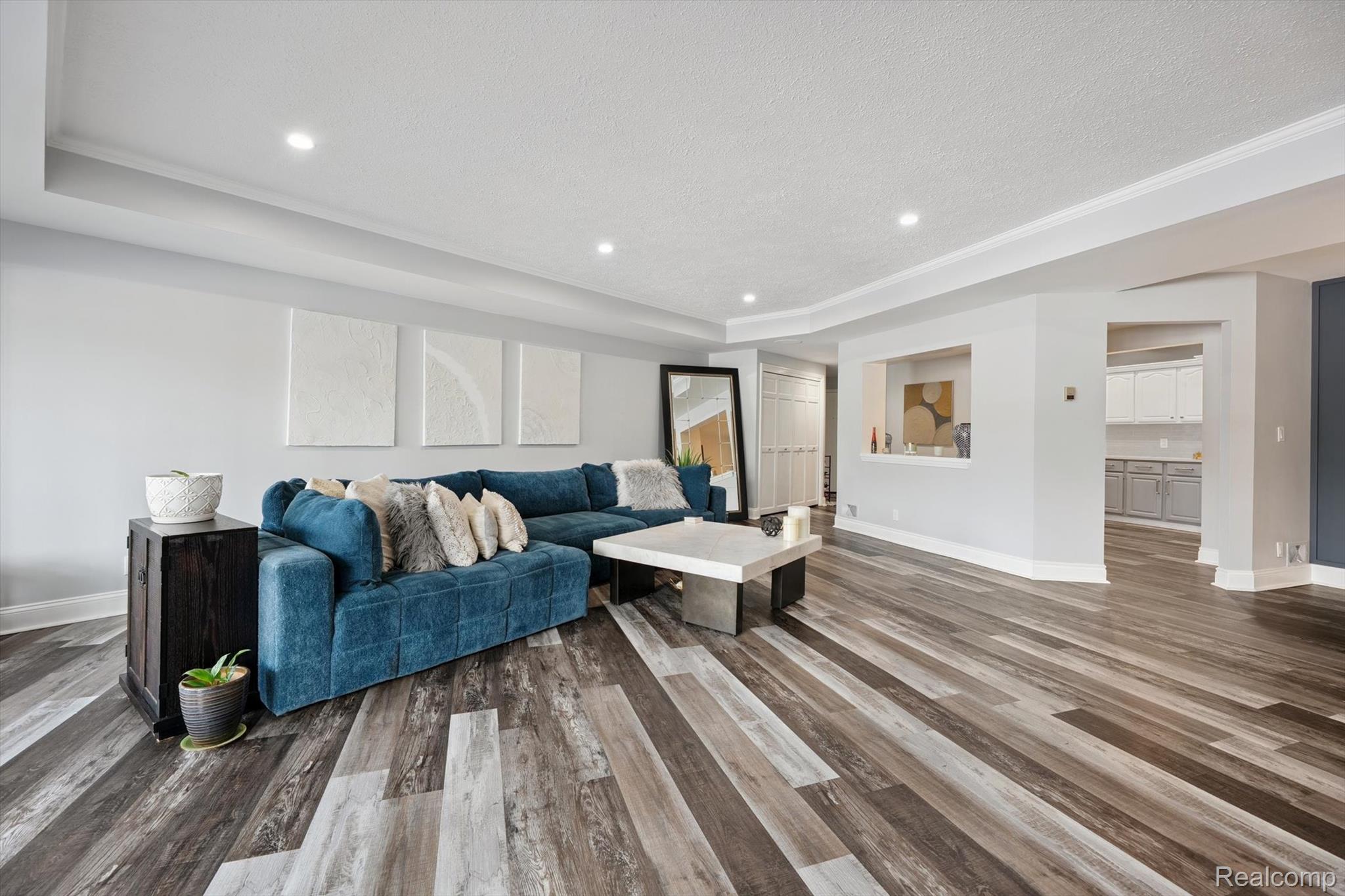 43050 12 Oaks Crescent Drive 2066