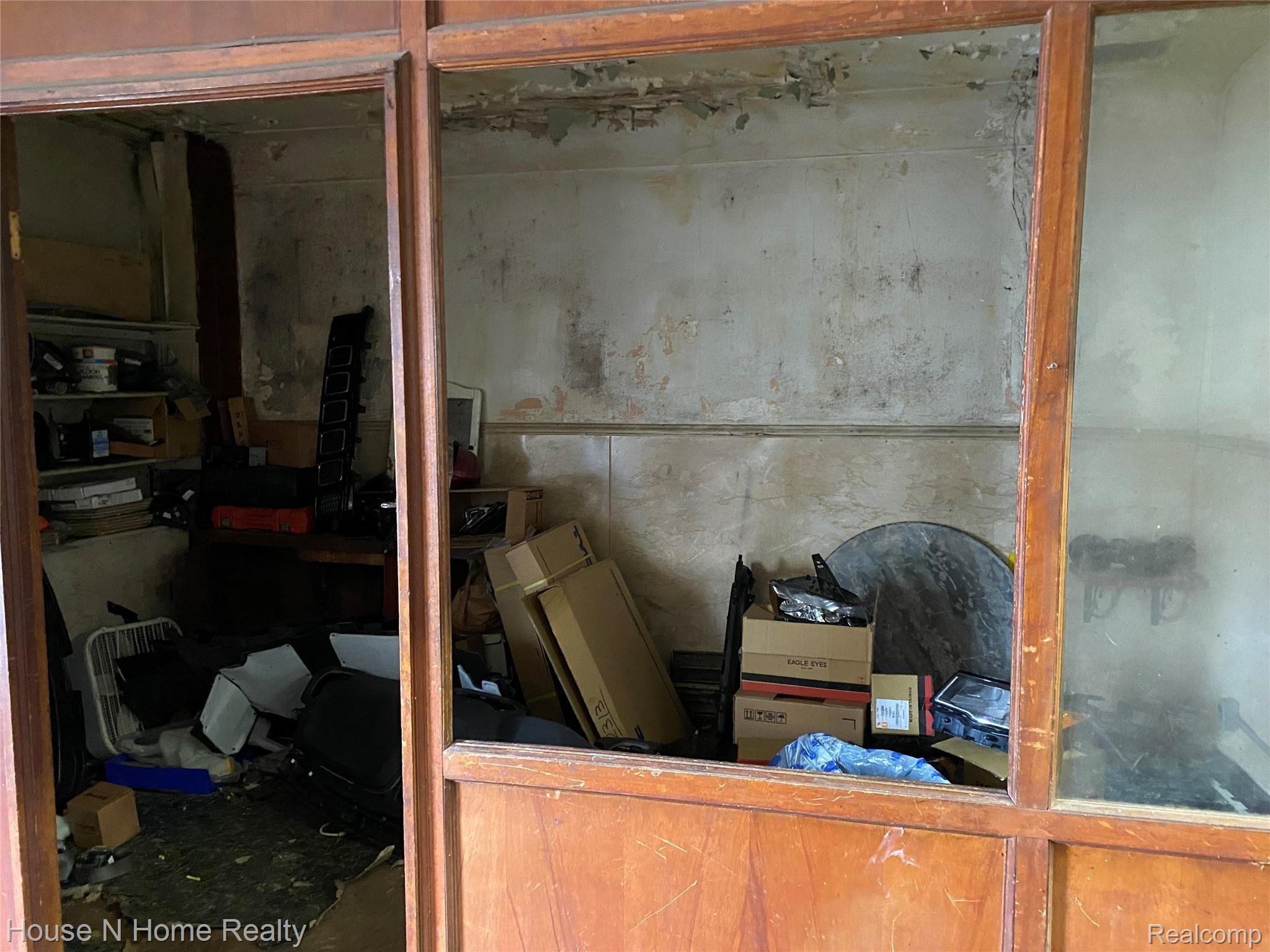 15100, 10, 14, 18, 22 E WARREN Avenue