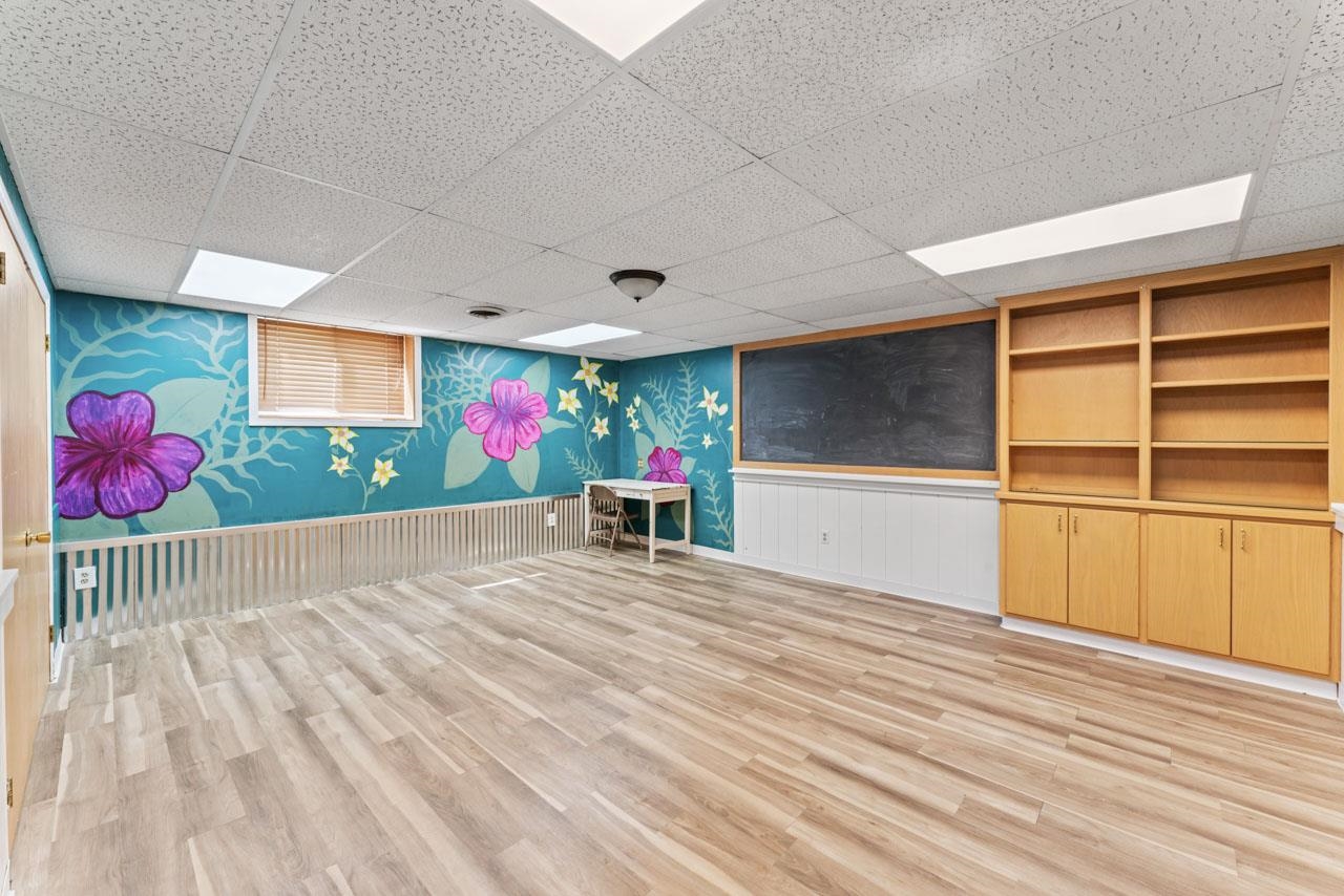 2442 E Maple #101 Avenue