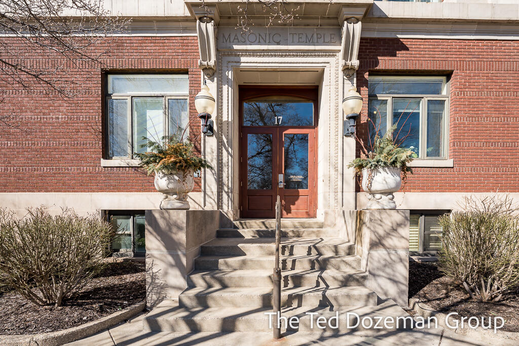 17 W 10th Street 450