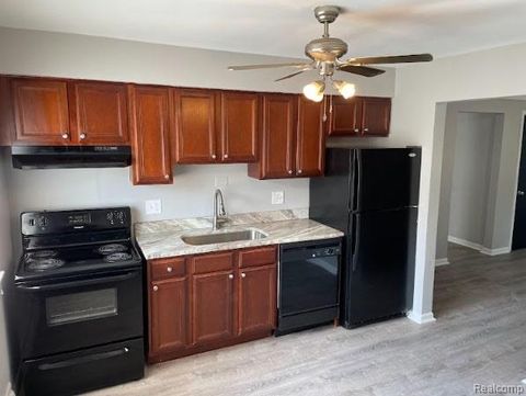 629 W Maple Road Unit 15 Clawson City MI 48017