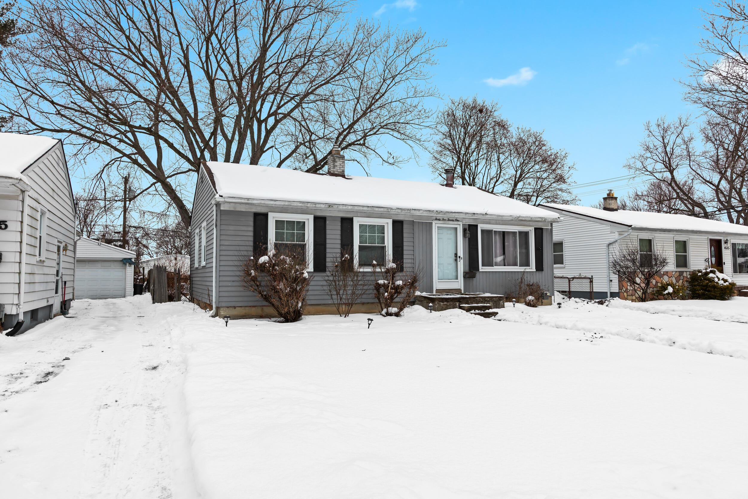 4521 Thorncroft Avenue