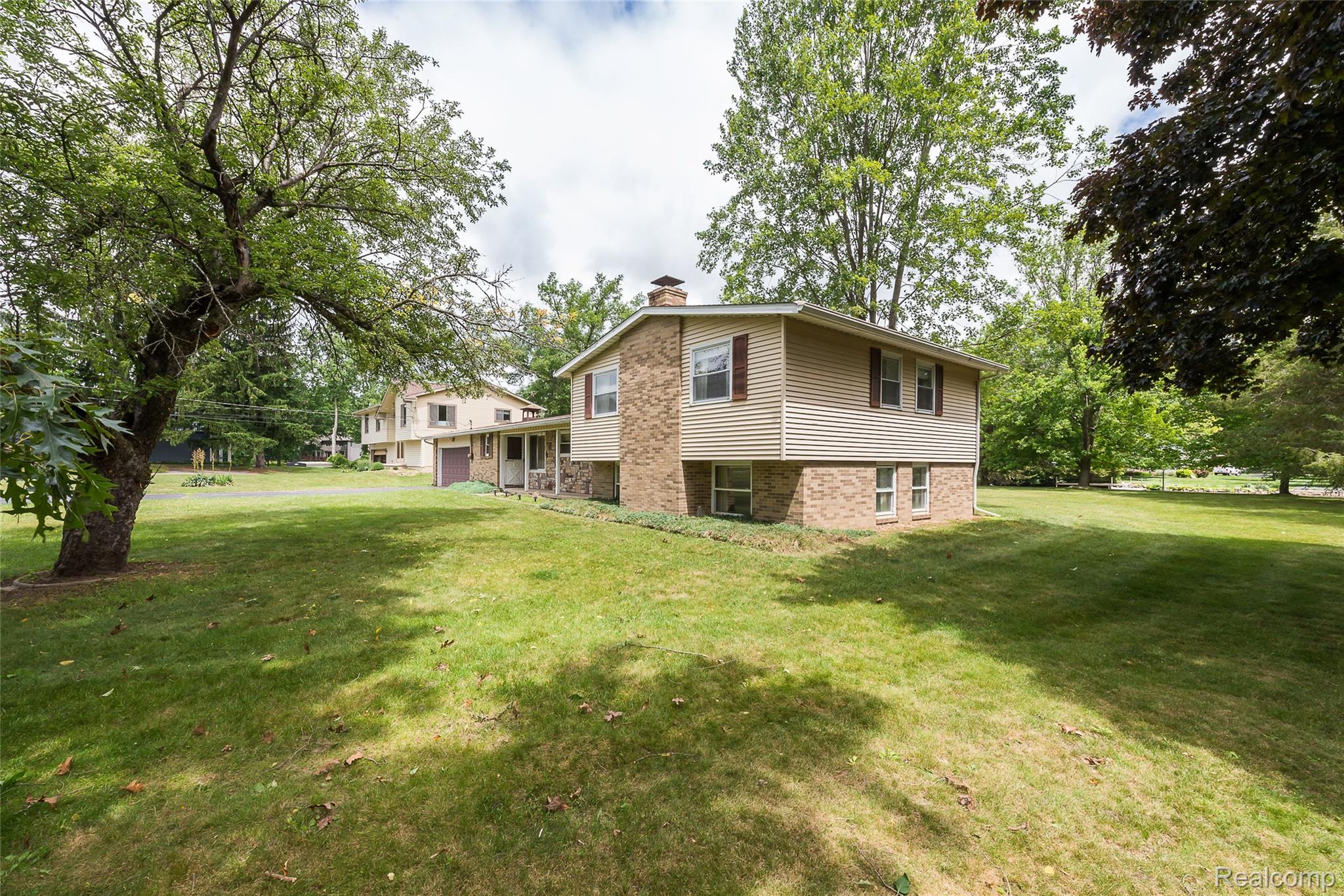 1165 Camelot Drive