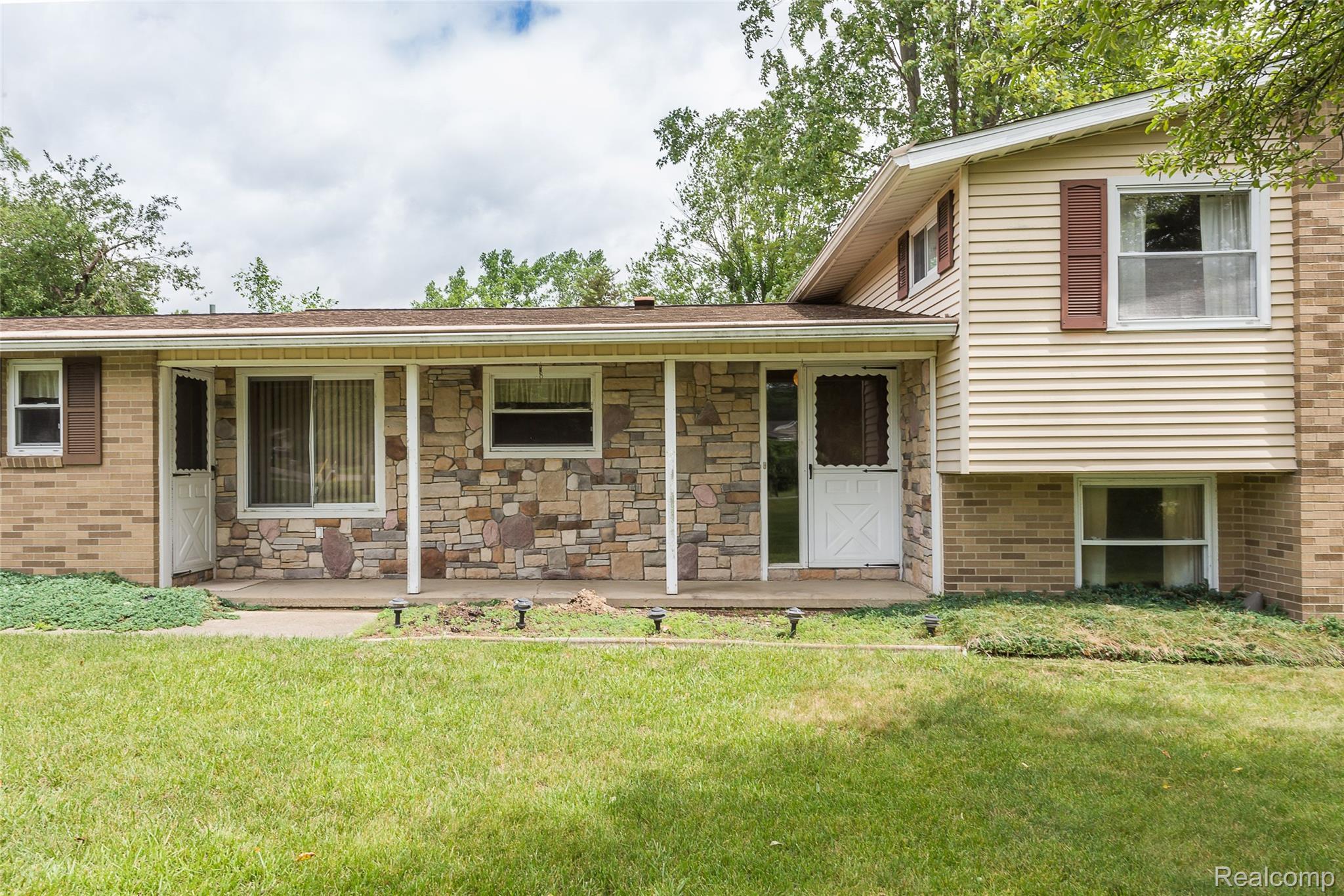 1165 Camelot Drive