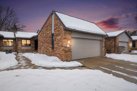 Photo of 4659 Laurel Club Circle #12, West Bloomfield Charter Township, MI 48323 (MLS # 20251060731)