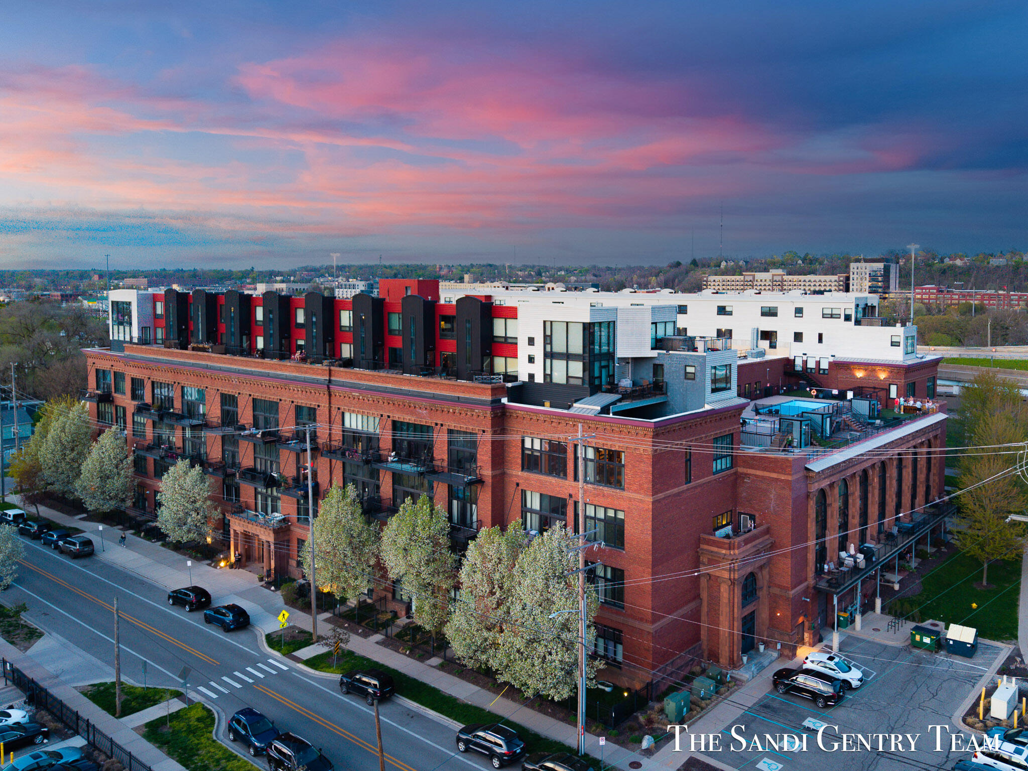 600 Broadway Avenue NW 613
