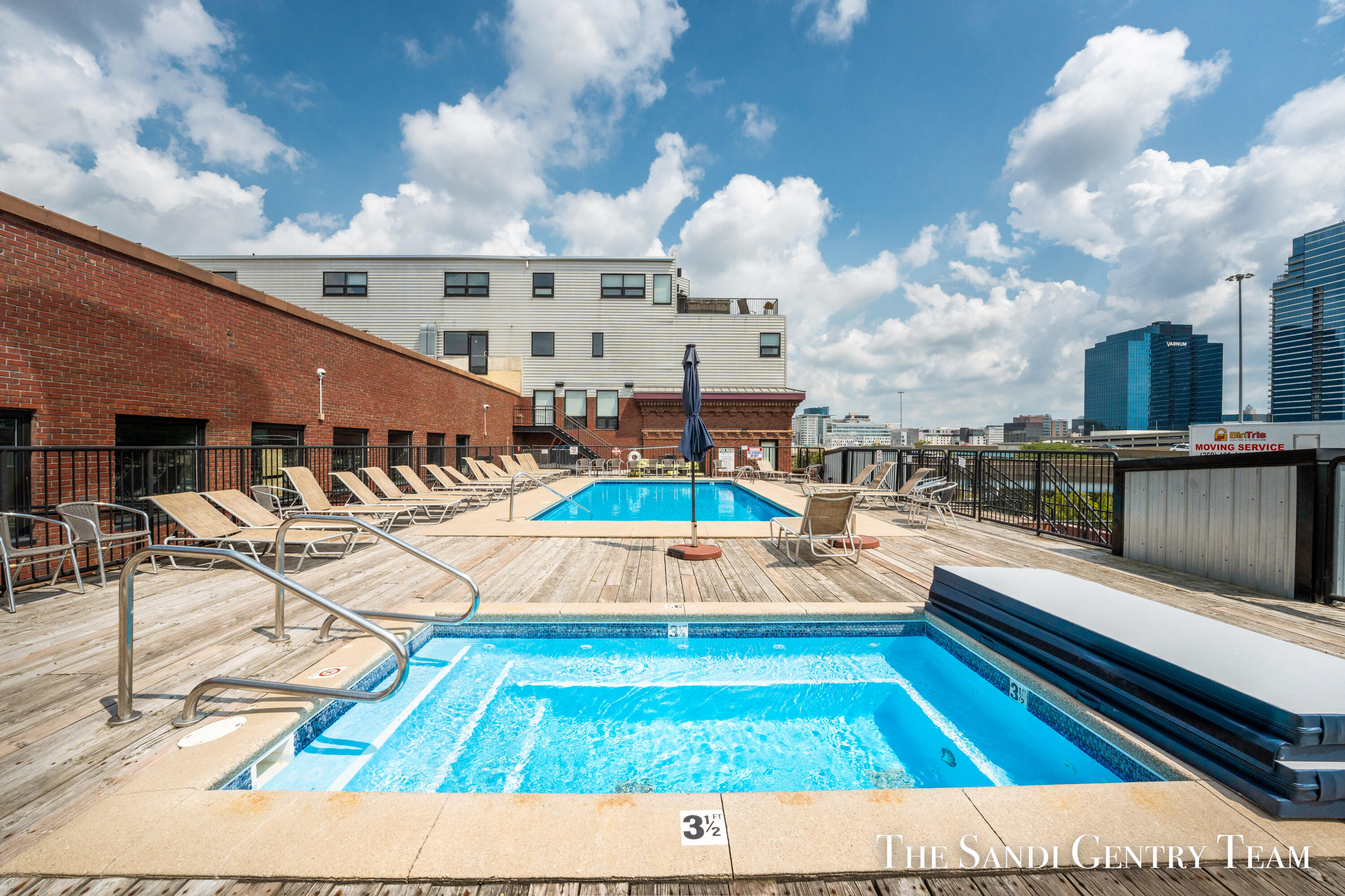 600 Broadway Avenue NW 613
