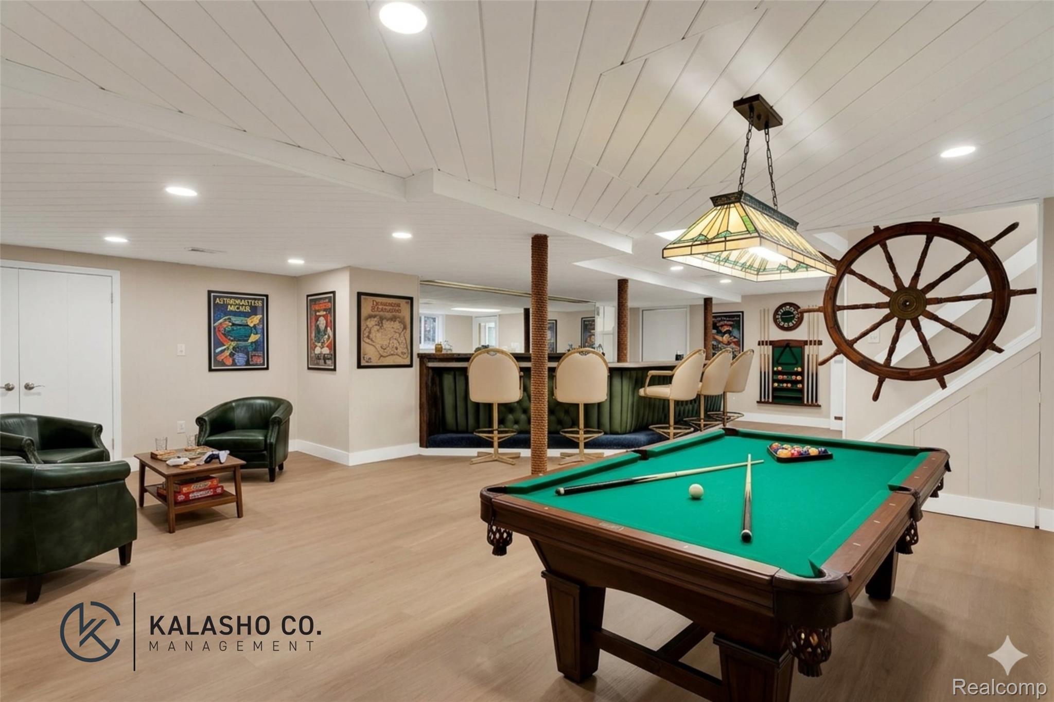 915 James K Boulevard