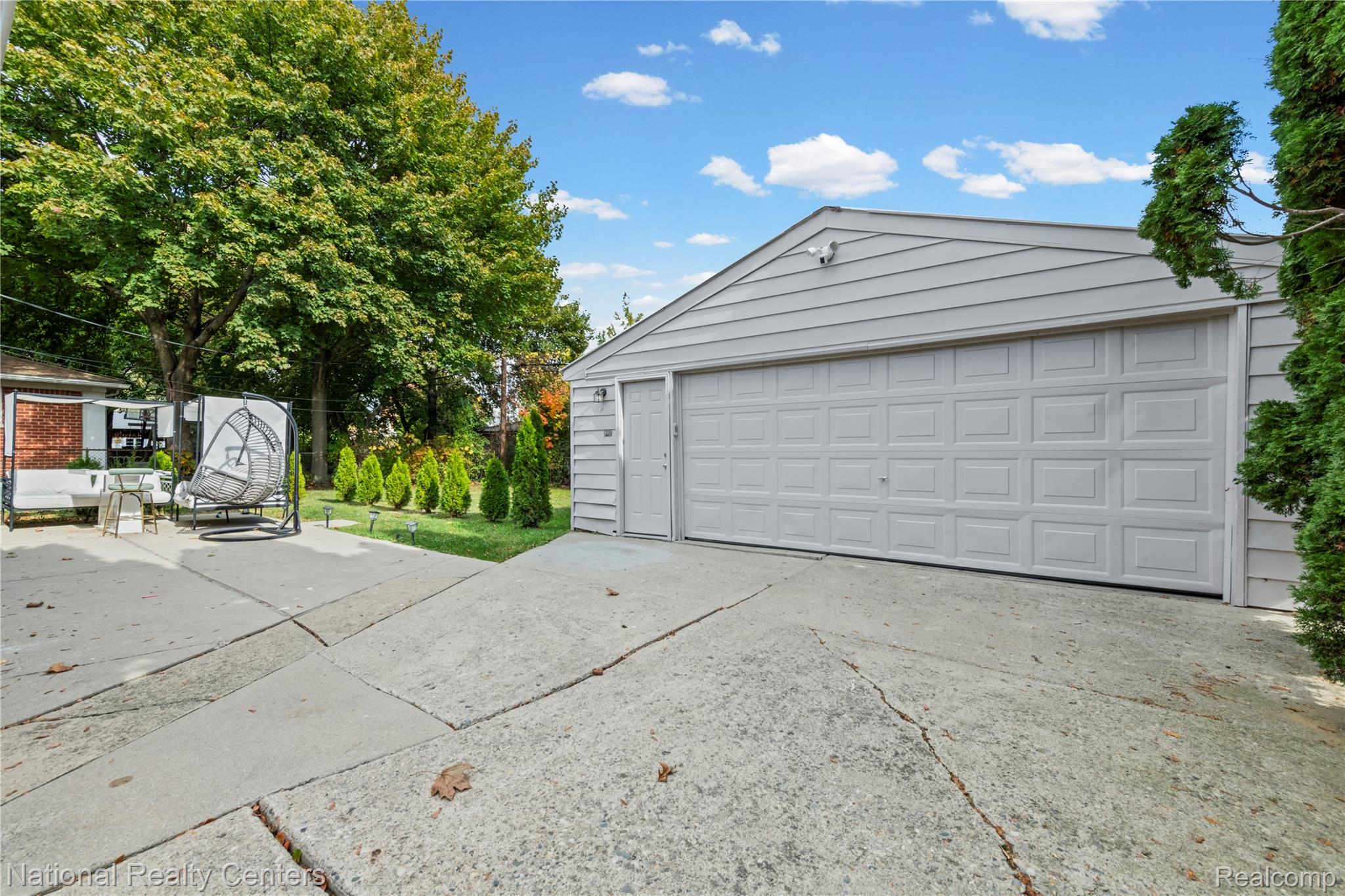 18872 Hillcrest Street