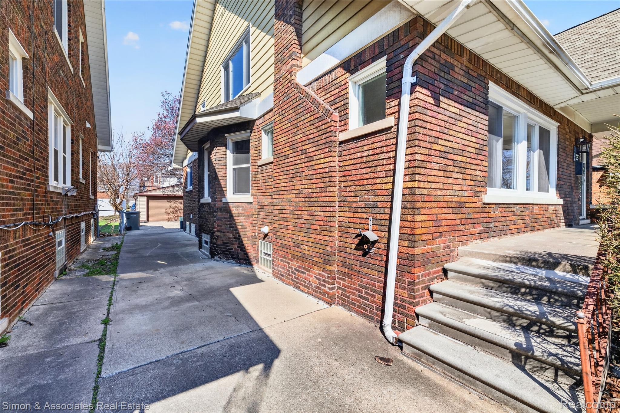 5019 Maple Street