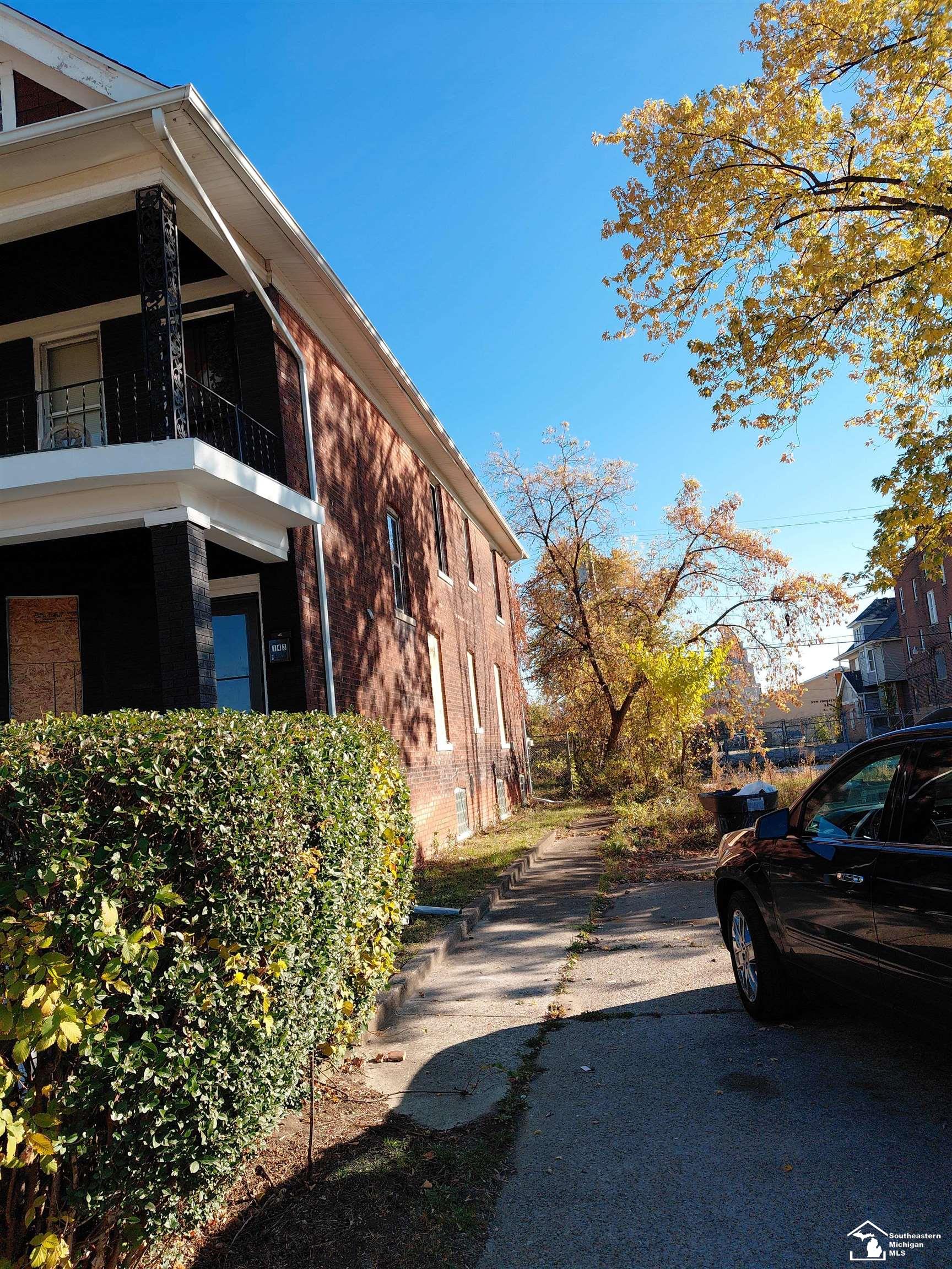 141 - 143 BLAINE Street