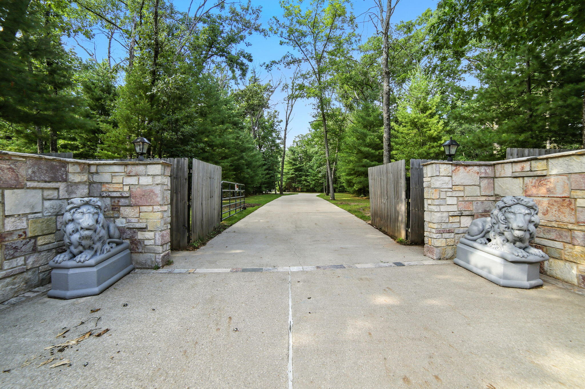 2404 W 10 1/2 Mile Road