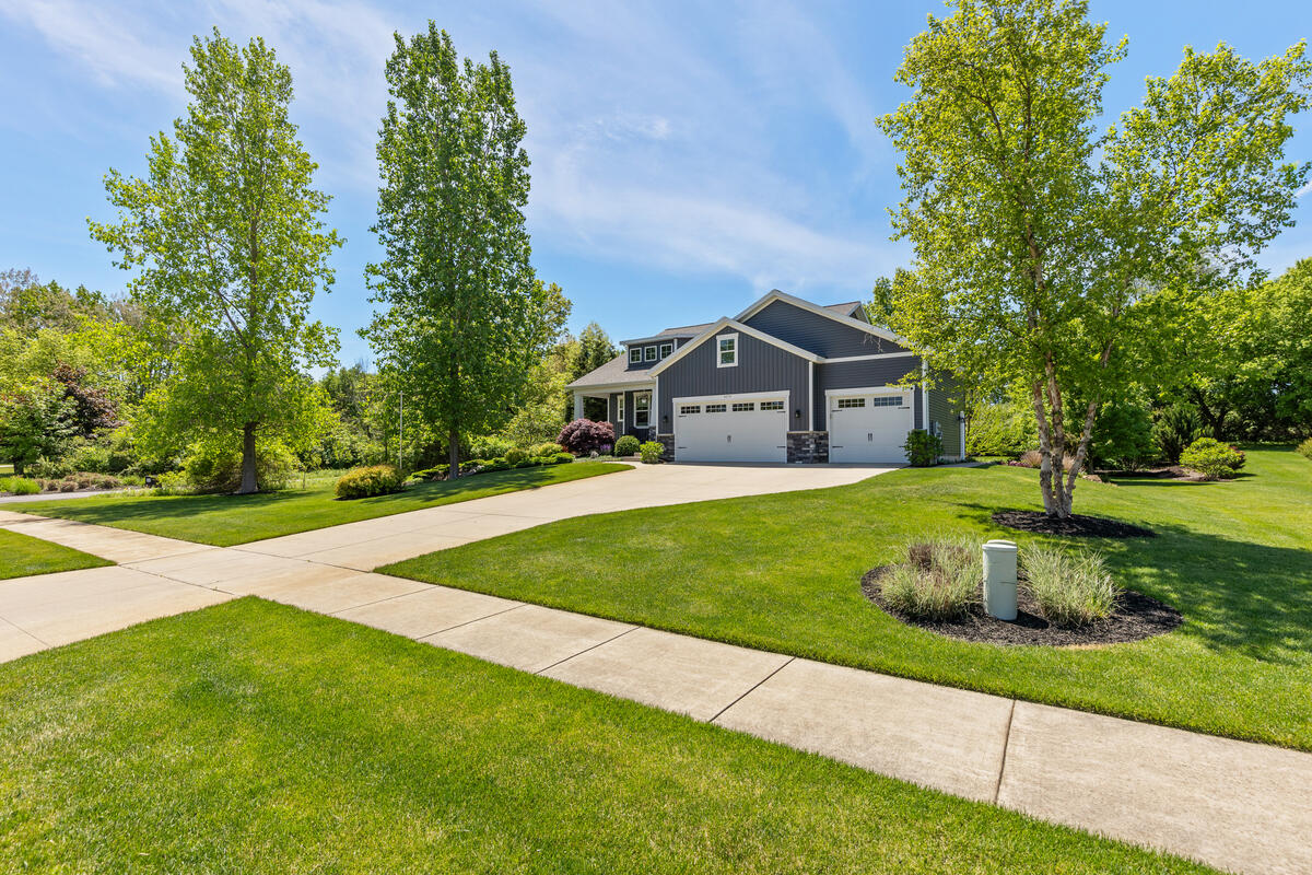 9579 Arrowcrest Drive NE