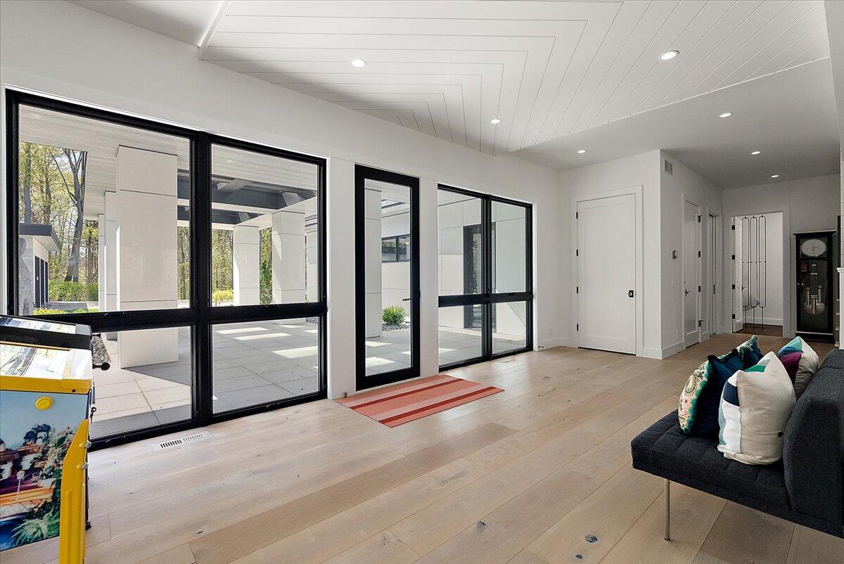 329 N Lakeshore Drive