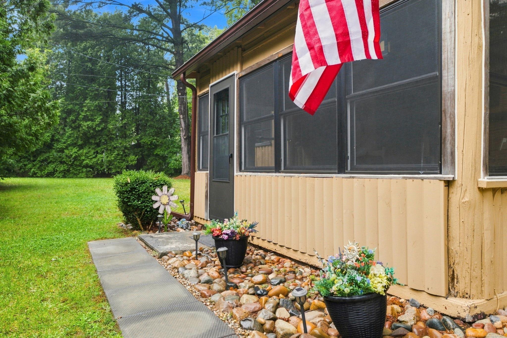 7275 Cottage Lane