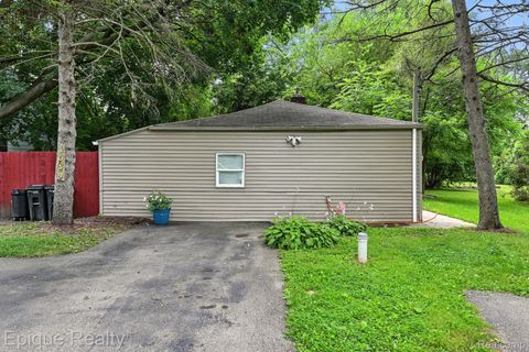 1054 E Mandeville Street Burton City MI 48529