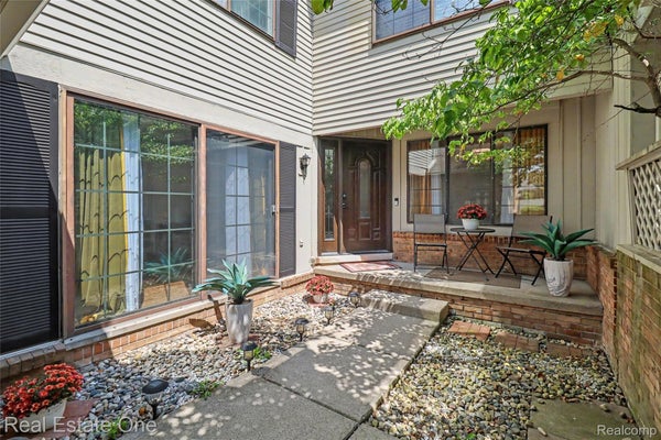 7315 W BRIDGE WAY RD, WEST BLOOMFIELD, MI 48322 - Image 370c4d04f4edc72e60ccf6f02b27f760/3199230841