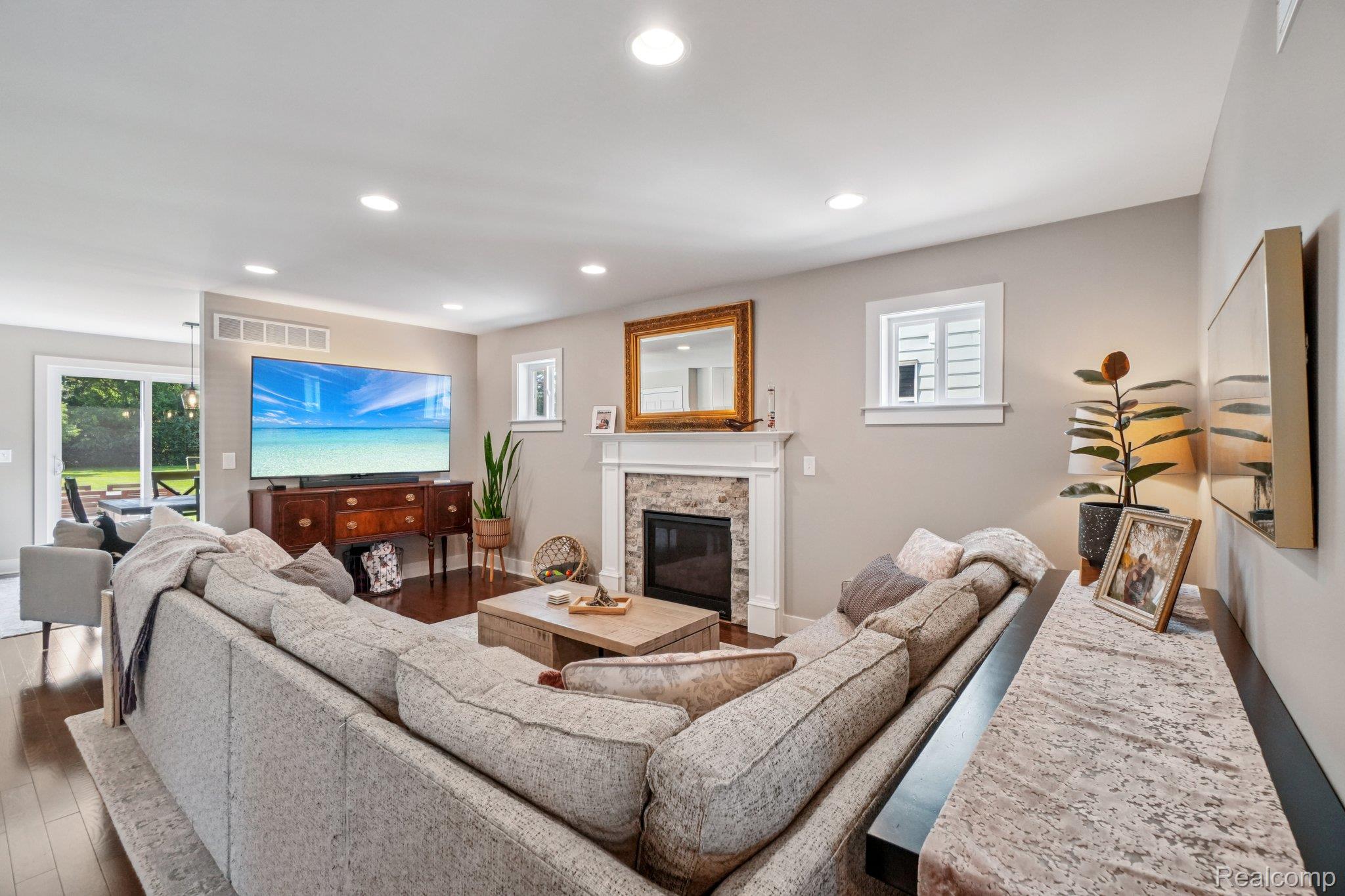 3013 Prairie Avenue