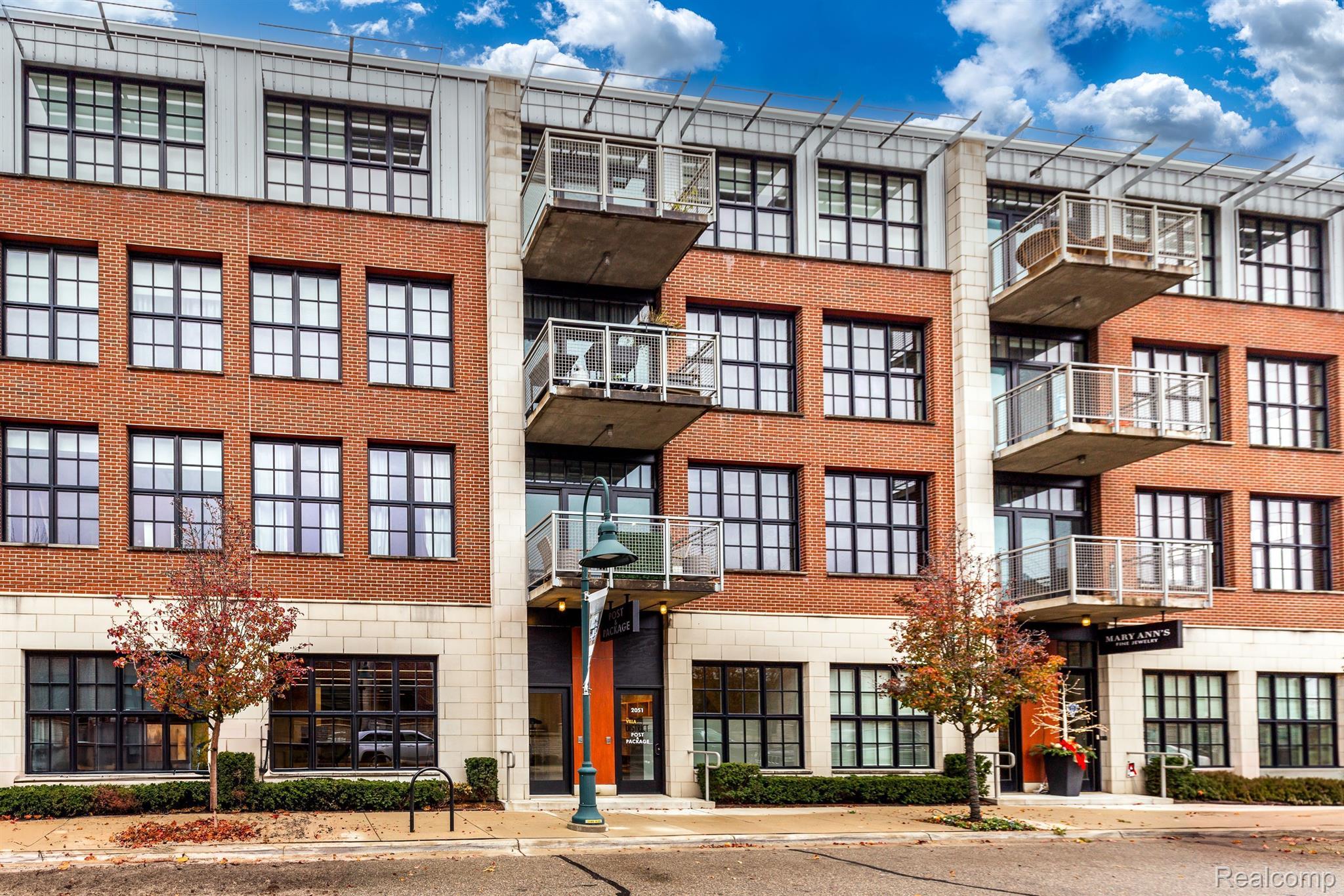 2051 VILLA Road 203