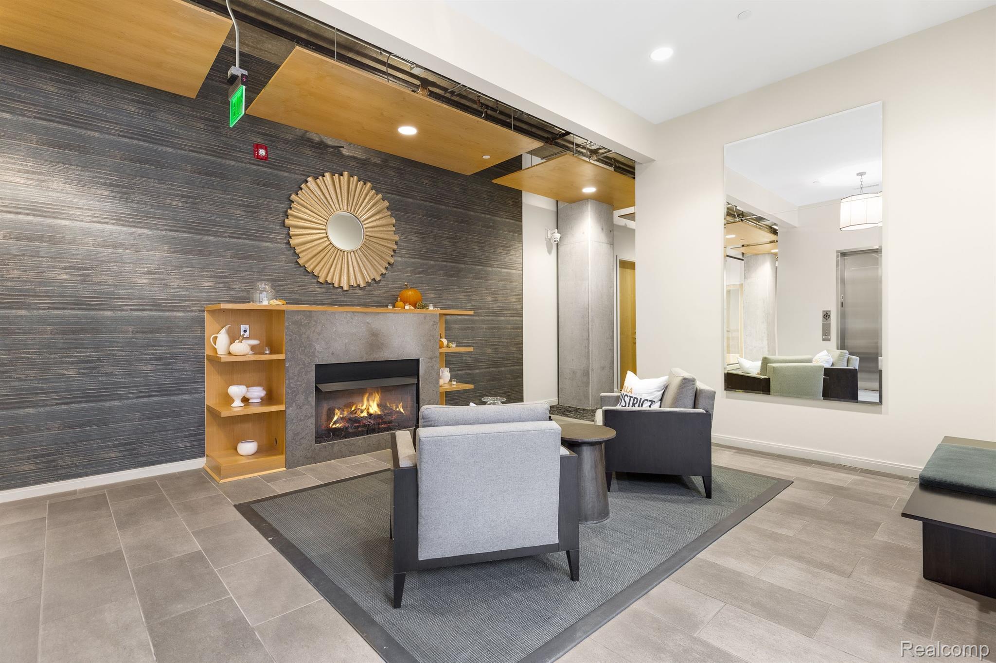 2051 VILLA Road 203