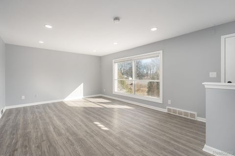 Tiny photo for 18327 E 13 MILE Road, Fraser City, MI 48026 (MLS # 20261021757)