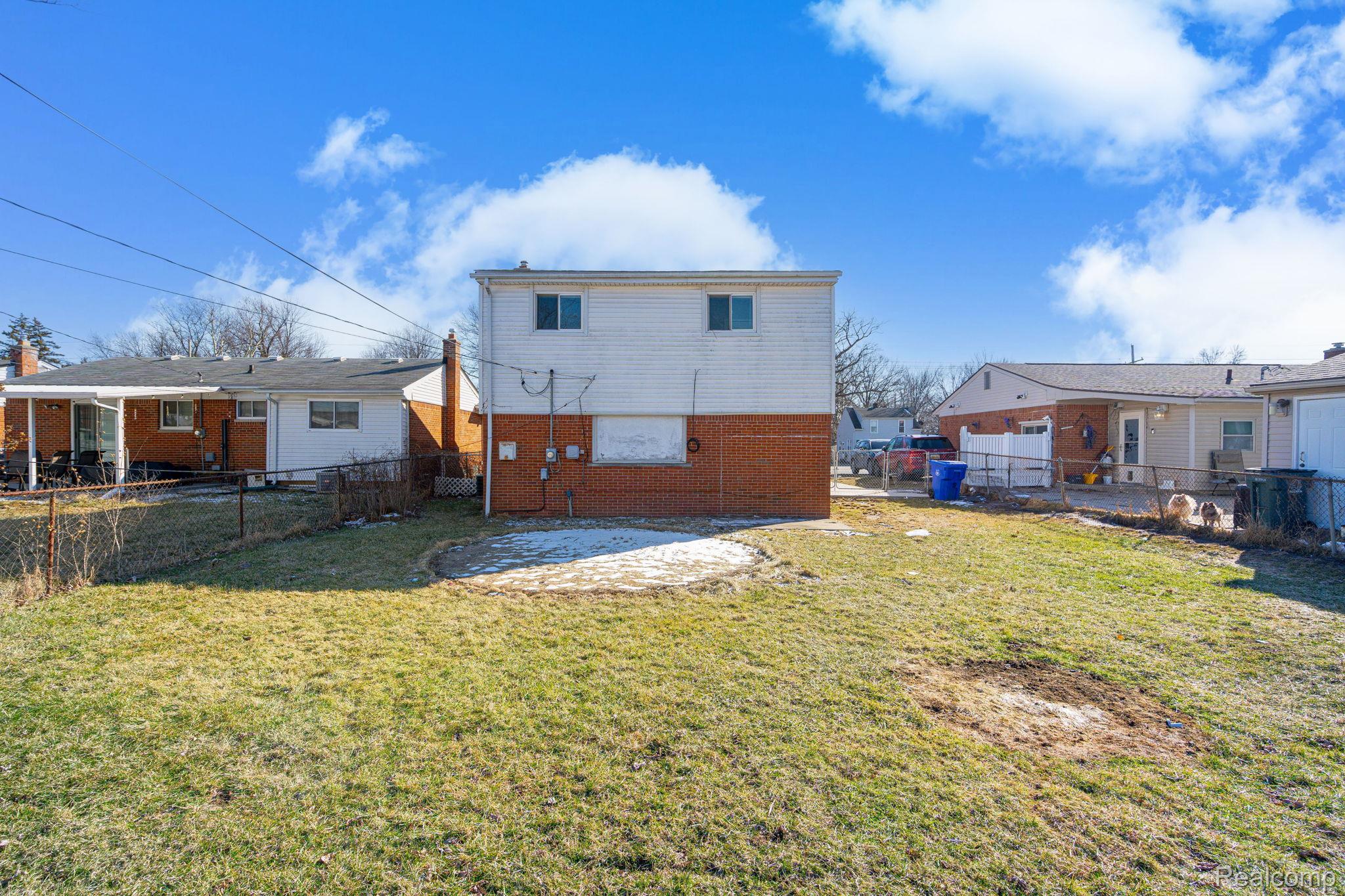 18327 E 13 MILE Road