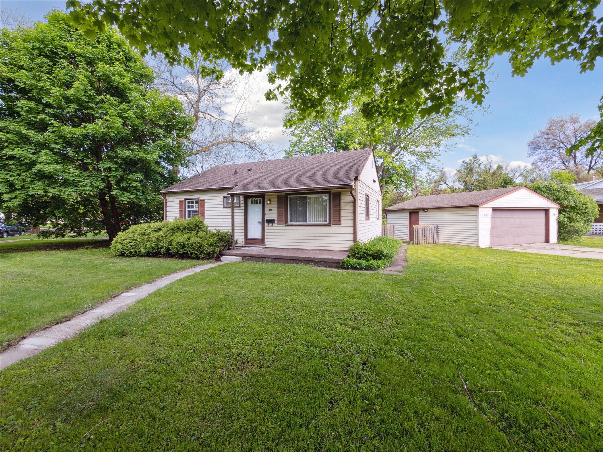 435 Ainsworth Circle
