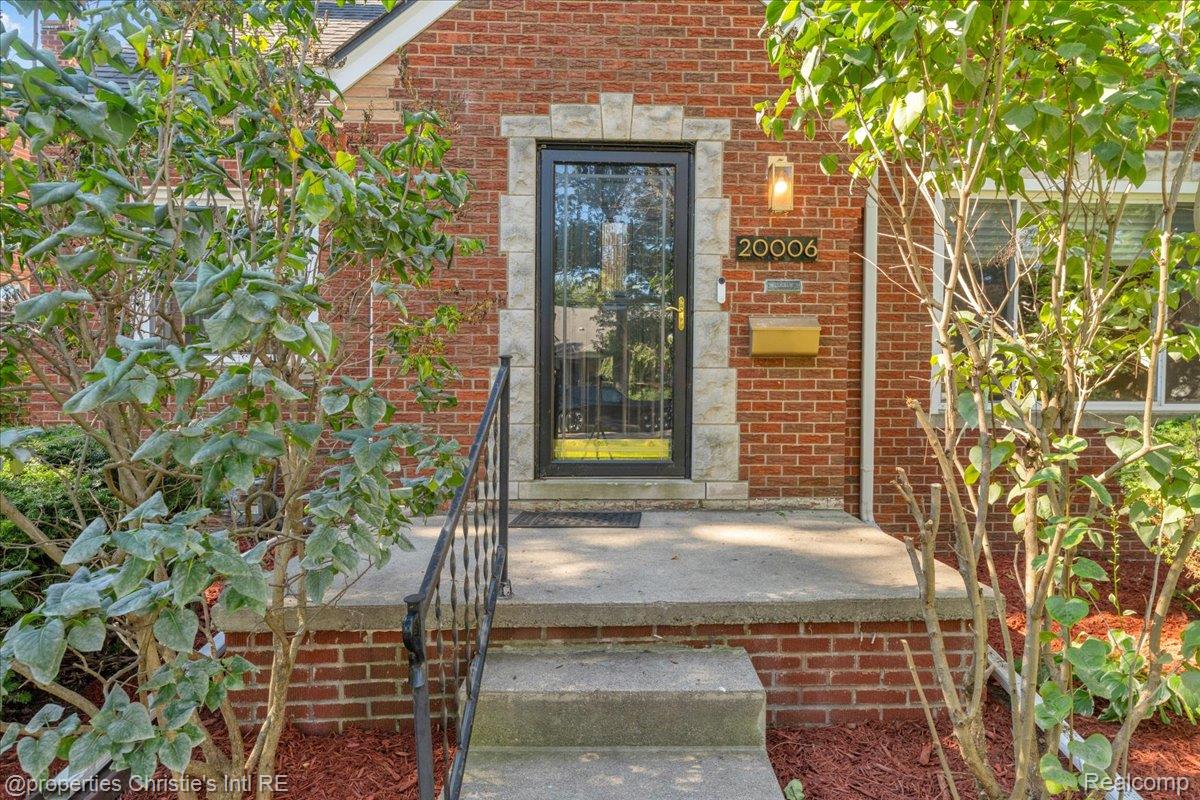 20006 Lochmoor Street