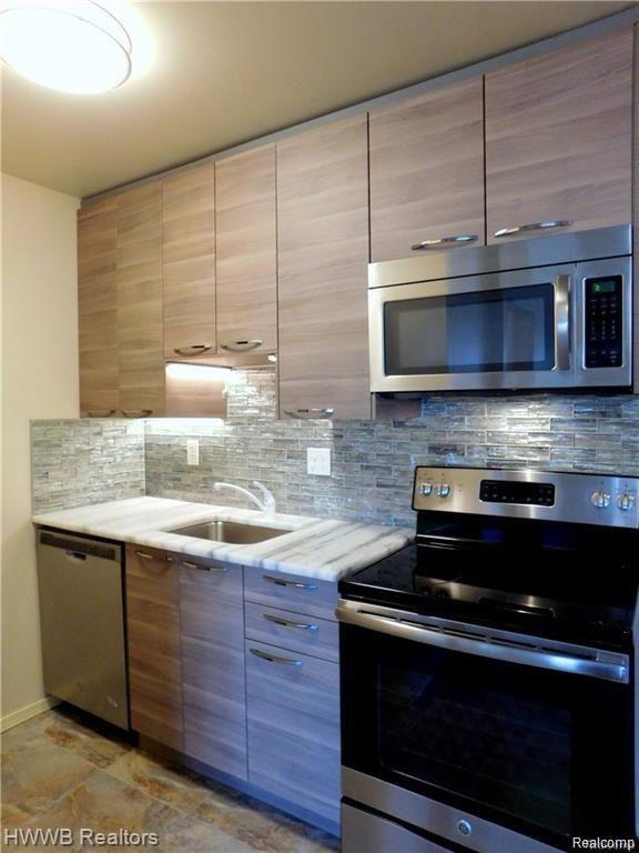 805 PLATE Street 210